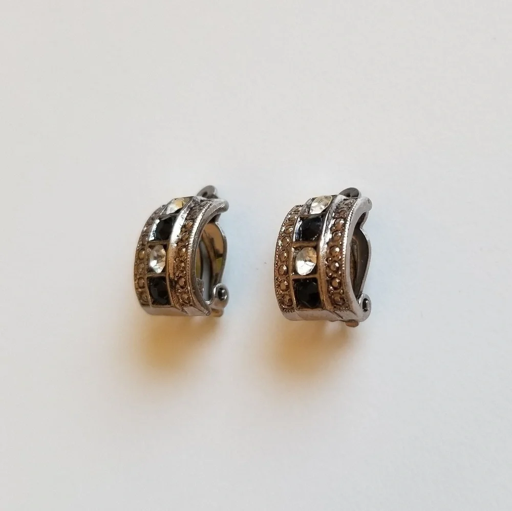 Vintage 1980s Black Crystal Stone Clip-on Earrings